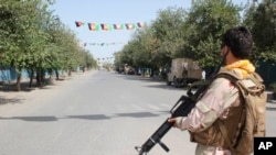 Pasukan Afghanistan berjaga saat baku tembak dengan kombatan kelompok militan Taliban di Provinsi Kunduz, utara Kabul, Afghanistan, 31 Agustus 2019.