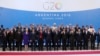 Los líderes mundiales participan en una foto de grupo en la cumbre del G20, el viernes 30 de noviembre de 2018 en Buenos Aires, Argentina. 