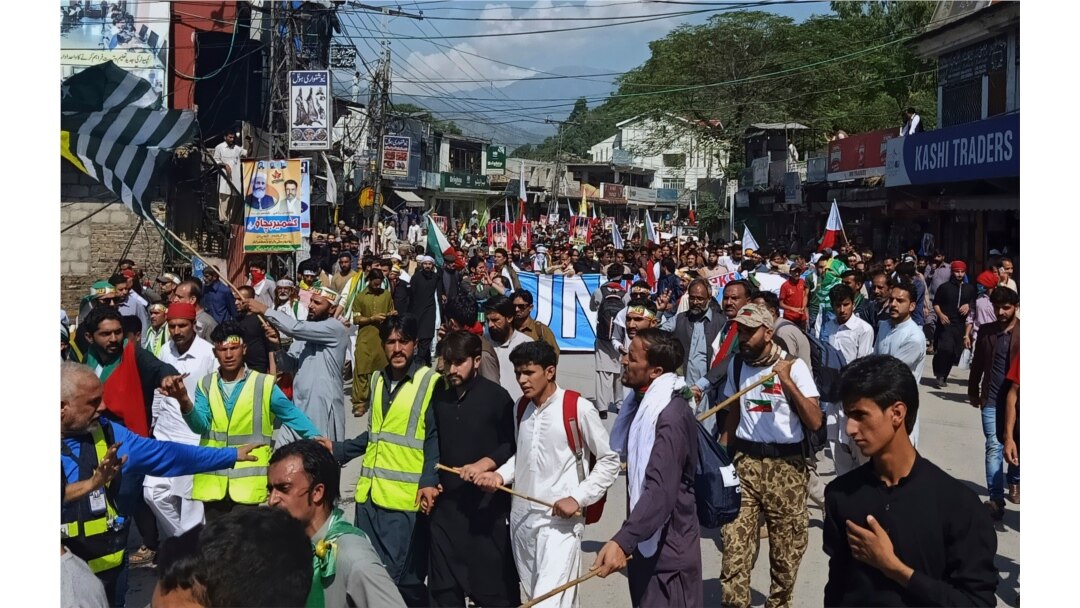 Supporters of Jammu and Kashmir Liberation Front march toward the Line of Control, in Muzaffarabad, the capital of Pakistani Kashmir, Oct. 5, 2019.