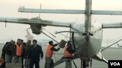 A las labores de rescate se han sumado dos fragatas de la armada y seis aviones de la fuerza aérea.