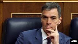 ARCHIVO - El primer ministro español, Pedro Sánchez, asiste a una sesión plenaria en la cámara baja del parlamento español, el Congreso de los Diputados, en Madrid, el 14 de marzo de 2024.