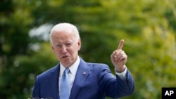 Presiden AS Joe Biden di pelataran Gedung Putih, Wshington, D.C., 8 Oktober 2021. (AP Photo/Susan Walsh)