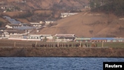지난해 4월 중국 단둥에서 바라본 북한 신의주.