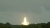 Esta foto de la Agencia Espacial Europea muestra al cohete Ariane 5, que transporta al explorador Juice de las lunas de Júpiter, despegando del puerto espacial europeo en Kourou, Guyana Francesa, viernes 14 de abril de 2023.