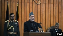 Presiden Hamid Karzai memberikan pidato dalam pembukaan sidang parlemen Afghanistan yang pertama di Kabul, 26 Januari 2011. Karzai sempat bersitegang dengan para anggota parlemen mengenai keabsahan hasil pemilu.