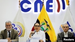 Diana Atamaint, presidenta del Consejo Nacional Electoral (CNE), habla durante una conferencia de prensa, en Quito, Ecuador, 17 de mayo de 2023.