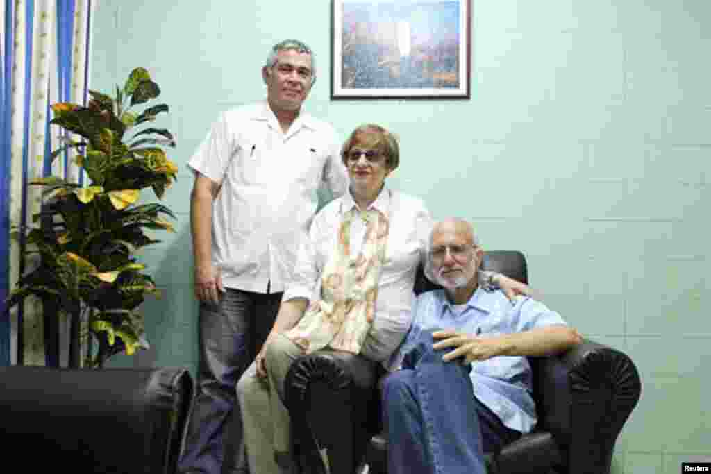 Jailed U.S. Agency for International Development (USAID) contractor Alan Gross (right), poses for a picture during a visit with Cuban Jewish Community leader Adela Dworin and David Prinstein, Vice President, at Havana's Carlos J. Finlay Military Hospital, Sept. 28, 2012.