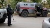 La police russe garde une zone près de l'université d'État de Perm, où un tireur a ouvert le feu, tuant au moins huit personnes. 