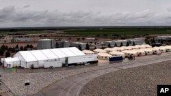Texasdagi Tornillo migrant o'smirlar lageri