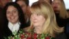 Вилија Блинкевичиуте, лидерка на Социјалдемократската партија на Литванија разговара со новинарите додека резултатите од излезните анкети се објавени во Вилнус, за време на вториот круг од парламентарните избори на 27 октомври 2024 година.