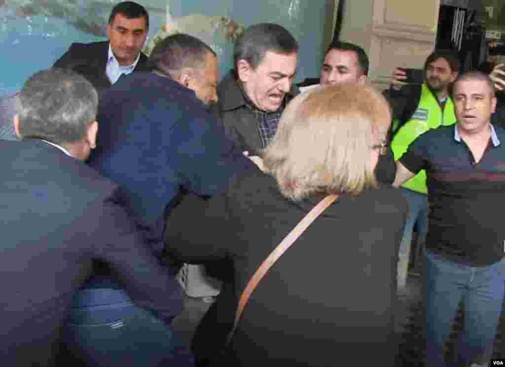 AXCP sədri Əli Kərimli və Milli Şuranın üzvü Tofiq Yaqub saxlanılarkən