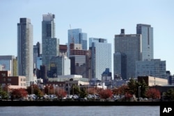 Daerah pelabuhan Kota Long Island dan gedung pencakar langit di Queens, New York, salah satu kawasan yang akan dijadikan Amazon sebagai satu dari kantor pusat baru, 7 November 2018.