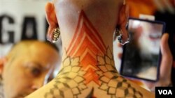 Meski tato populer di langan kawula muda Amerika, kini semakin banyak orang yang memiliki tato lebih tertarik untuk menghapusnya.