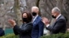 Presiden AS Joe Biden (tengah), Wapres AS Kamala Harris dan Pemimpin Mayoritas Senat AS Chuck Schumer di Gedung Putih, Washington, D.C., 12 Maret 2021. (Foto: dok).