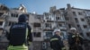 Pripadnici ukrajinskih hitnih službi u Pokrovsku, u Donjecku (Foto: Handout / AFP)
