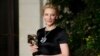 Cate Blanchett setelah meraih penghargaan Aktris Terbaik BAFTA (16/2).