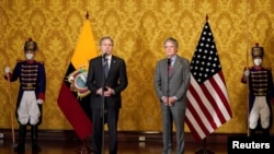 El secretario de Estado de Estados Unidos, Antony Blinken, y el presidente de Ecuador, Guillermo Lasso, se dirigen a los medios de comunicación en Quito, el 19 de octubre de 2021.