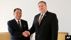 美国国务卿蓬佩奥2018年5月31日在纽约与朝鲜领导人金正恩的高级顾问金英彻会谈