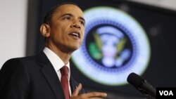 Barack Obama dijo que más de $33.000 millones de dólares congelados al régimen de Gadhafi estarán disponibles para reconstruir Libia.