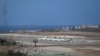 Aviones estacionados en el aeropuerto de Maiquetía luego de que el gobierno venezolano cancelara vuelos domésticos y algunos destinos internacionales en medio de la pandemia, en La Guaira, Venezuela, el 21 de marzo de 2020. Foto: AP