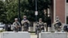 Miembros de la Guardia Nacional de Wisconsin hacen guardia en las calles de Kenosha, Wisconsin, donde se registraron graves protestas, el 31 de agosto de 2020.