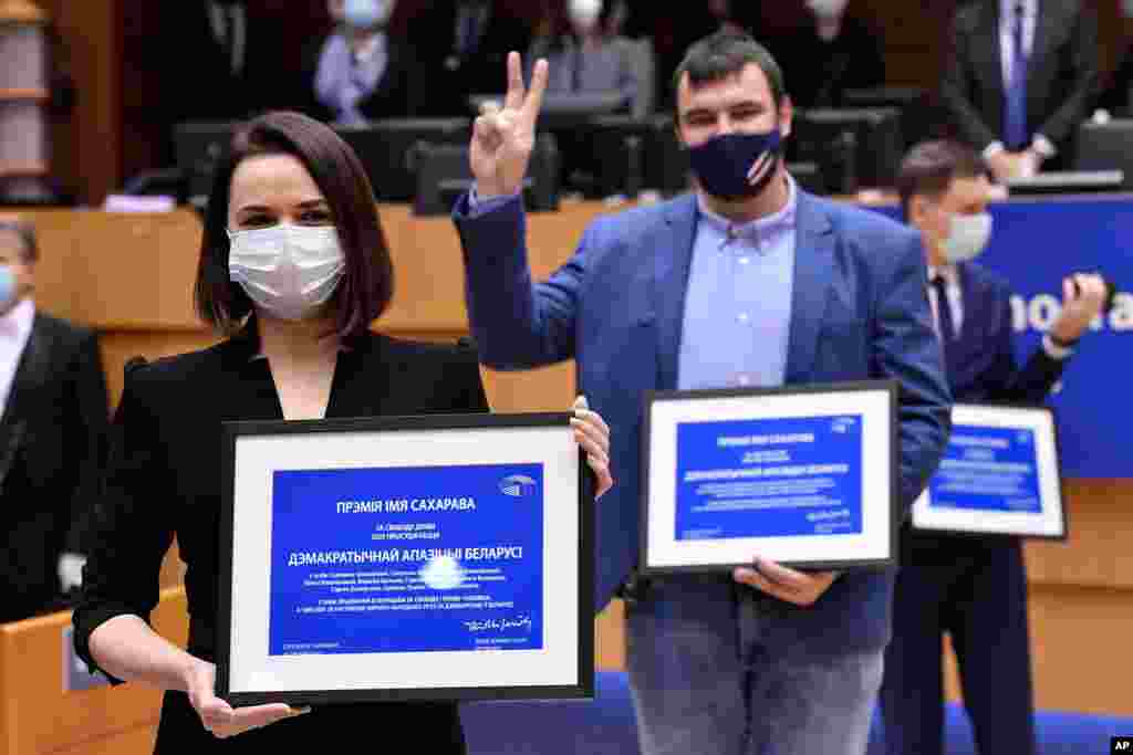 벨라루스 야권이 2020년도 사하로프 유럽 인권상(Sakharov Prize)을 수상했다. 스베틀라나 티하놉스카야 야권 지도자가 대표로 벨기에 브뤼셀의 유럽연합 의사당에서 열린 시상식에 참석했다. 벨라루스 야권은 지난 1994년부터 집권 중인 알렉산드르 루카셴코 대통령에 맞서 민주화 시위를 벌이고 있다.