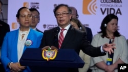 ARCHIVO - El presidente de Colombia, Gustavo Petro, asiste a una conferencia de prensa con miembros del Consejo de Seguridad de la ONU después de una reunión en el Palacio Presidencial en Bogotá, Colombia, el jueves 8 de febrero de 2024. 