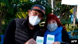 "Pase verde" es el término utilizado en Israel para un documento digital o en papel para demostrar que han sido vacunados contra el coronavirus. Ahora la Unión Europea propone lo mismo para permitir que las personas viajen por trabajo o turismo.