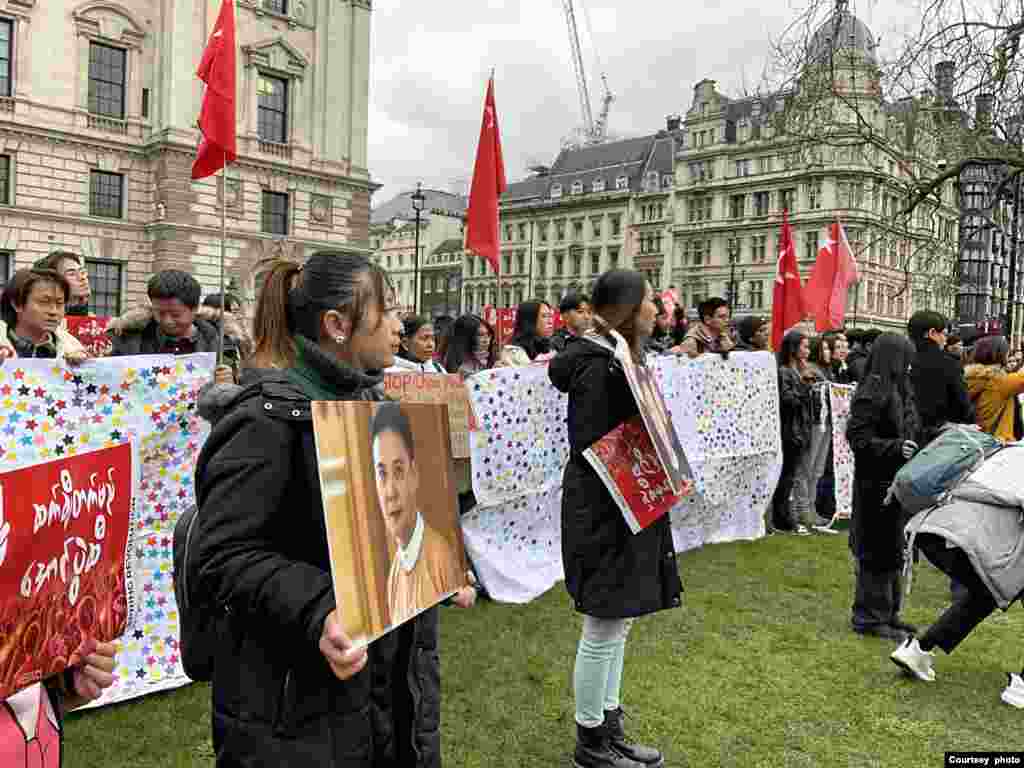 ယူကေနိုင်ငံ လန်ဒန်မြို့တော်မှာ ဒီနေ့ကျင်းပတဲ့ စစ်တပ်အာဏာသိမ်း ၄ နှစ်ပြည့် ဆန့်ကျင်ဆန္ဒပြပွဲ မြင်ကွင်း။ ဖေဖေါ်ဝါရီ ၁၊ ၂၀၂၅ (Photo Credit: NUG office, UK)
