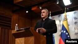El fiscal general de Venezuela Tarek Saab habla en una conferencia de prensa sobre la expansión de la investigación de funcionarios corruptos de PDVSA en Caracas, el 5 de abril de 2023.