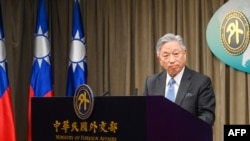  ཐེ་ཝན་གྱི་ཕྱི་སྲིད་བློན་ཆེན་གཞོན་པ་ཏན་ཀྲུང་གྭང་