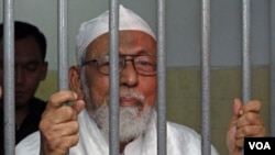 Abu Bakar Ba'asyir, ulama berpengaruh yang memimpin organisasi yang bercita-cita mendirikan negara Islam, mengisyaratkan telah mengakui Pancasila. 