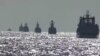 Sekelompok kapal angkatan laut dari Rusia dan China melakukan patroli militer maritim bersama di perairan Samudra Pasifik, dalam gambar diam yang diambil dari video yang dirilis pada 23 Oktober 2021. (Foto: Kementerian Pertahanan Rusia via REUTERS)