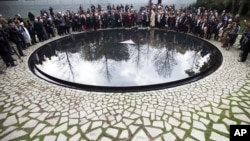 Peresmian monumen bagi warga Eropa etnis Sinti dan Roma di Berlin, Rabu (24/10).