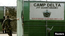 Pintu gerbang penjara AS di Guantanamo, Kuba.