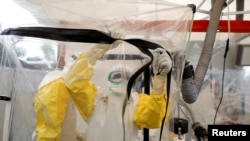 Basali ya bokolongono bazali kopesa lisalisi na bakoni ya Ebola na Beni, Nord-Kivu, 1 avril 2019.
