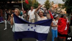 Hondureños protestaron en Tegucigalpa, la capital del país, cuando el gobierno de EE. UU. suspendió en 2018 el TPS a sus connacionales.