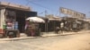 D’habitude bouillant de monde, le marché "Fithie mithie" est complétement désert, à Dakar, le 8 avril 2020. (VOA/Seydina Aba Gueye)