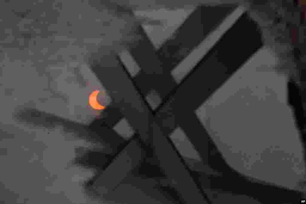 Eclipse anular parcial visto desde Beijín, China.