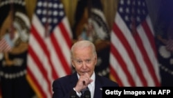 El presidente de EE. UU., Joe Biden, expresó su voluntad de ayudar a los cubanos para que tengan acceso a una internet libre, fuera de los muros de la censura del gobierno de Cuba. [Foto de archivo]
