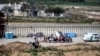 Migrantes en espera de entrar a EEUU y directivos de albergues están preocupados por el anuncio de deportaciones de Donald Trump