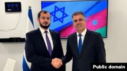 İsrailin energetika və infrastruktur naziri Eli Koen (sağda) və Azərbaycanın İsraildəki səfiri Muxtar Məmmədov (Mənbə: Sosial şəbəkə)