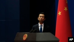 中國外交部發言人耿爽在北京的例行記者會上。（2019年11月28日）