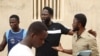  Le rappeur Kilifa (au centre en noir) lors d’une interview avec VOA Afrique, le 29 septembre 2021. 