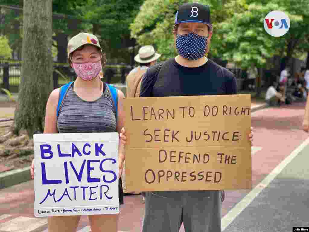 Las vidas negras importan, y aprende a ser justo, busca justicia y defiende al oprimido, dicen los carteles de estos manifestantes en Washington, D.C. el sábado 6 de junio de 2020.