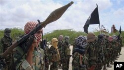 Kelompok militan al-Shabab dilaporkan telah mengeksekusi 3 orang anggota yang dituduh bekerja sebagai mata-mata AS dan Inggris (foto: dok). 