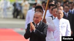 រូបឯកសារ៖ ព្រះមហាក្សត្រ ព្រះបាទ នរោត្តម សីហមុនី យាង​បើក​សម័យ​ប្រជុំ​រដ្ឋសភា​នីតិកាល​ទី៧ នៅ​ថ្ងៃទី២១ ខែសីហា ឆ្នាំ២០២៣។