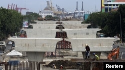 Selain ruas jalan dan jembatan, proyek infrastruktur yang akan diprioritaskan dibangun tahun depan adalah bandar udara, pelabuhan, pembangkit listrik dan irigasi. (Foto: Ilustrasi)