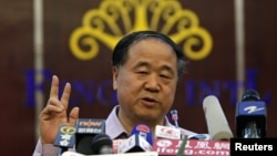 Chinese writer Mo Yan gestures during a news conference in his hometown of Gaomi, Shandong province, October 12, 2012. 