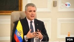 El presidente Iván Duque tiene las manos llenas. Tras ayudar a los venezolanos refugiados en su país, ahora afronta llamados de auxiliar a los colombianos golpeados por el coronavirus.